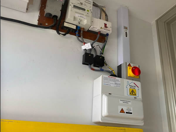 Understanding the Magic Behind Your Hybrid Inverter: How CT Clamps Make It Happen